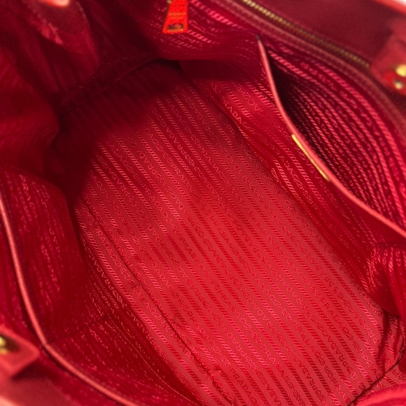 Prada Saffiano Lux Large Tote in Fuoco (Red) / Circa 2012 - Picture 10 of 11